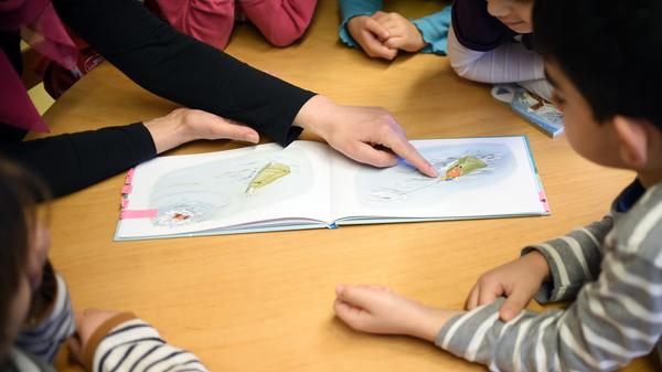 Bis zum 1. Juli sollen alle Kinder und Schüler wieder zurück in die Kindertagesstätten und Schulen dürfen.