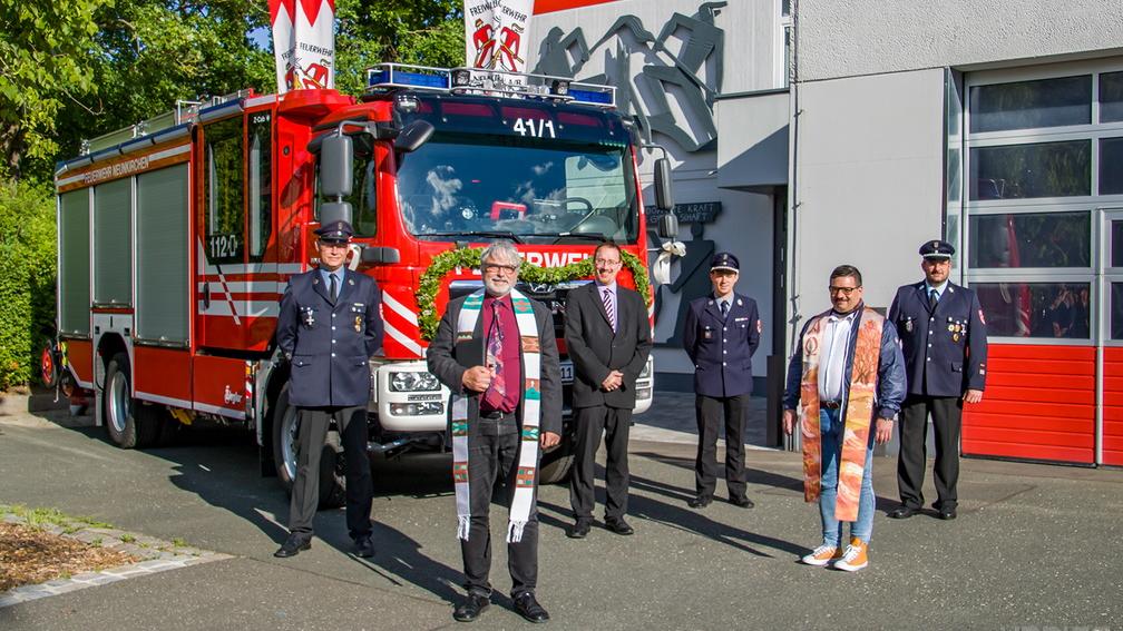 FFW Neunkirchen feiert  Fahrzeugsegnung der anderen Art