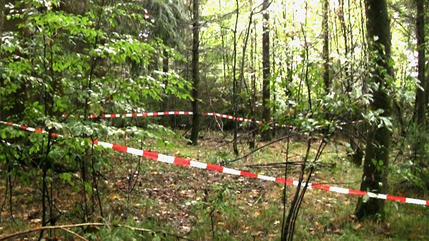 Ein Pilzsucher hatte in einem Wald bei Regensburg die sterblichen Überreste der vermissten Maria Bauer gefunden.
