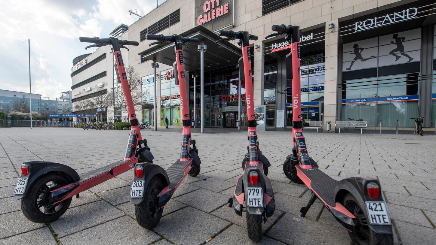 Die Voi-E-Scooter sind jetzt wieder in Nürnberg verfügbar - sogar an mehr Orten als zuvor.