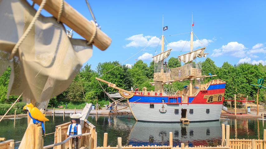 Der Playmobil Funpark in Zirndorf meldet sich am Samstag ebenfalls zurück, auch hier ist es gern gesehen, wenn die Besucher mit gedruckten Online-Karten anreisen. Hier lockt die neue Themenwelt "Das Königreich der Meerjungfrauen".   