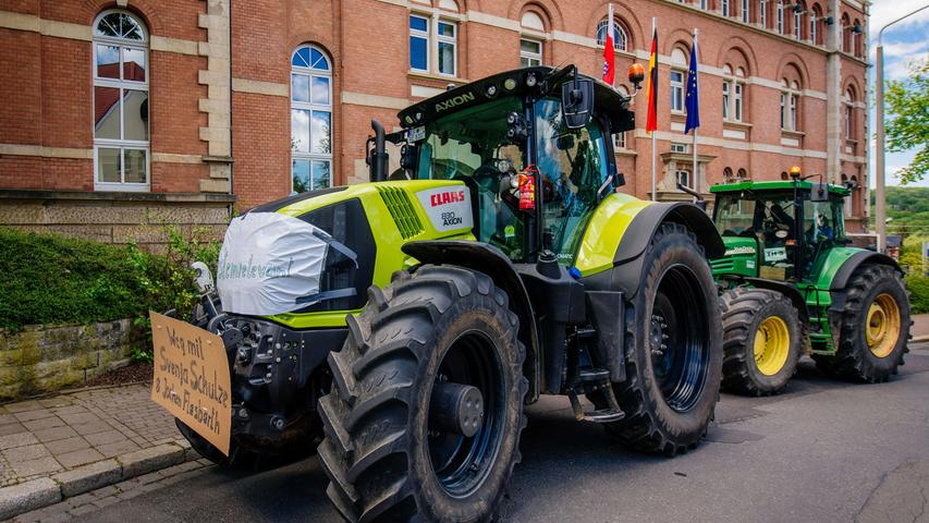 Dem Aufruf der Initiative "Land schafft Verbindung" folgten auch Landwirte in Erfurt...