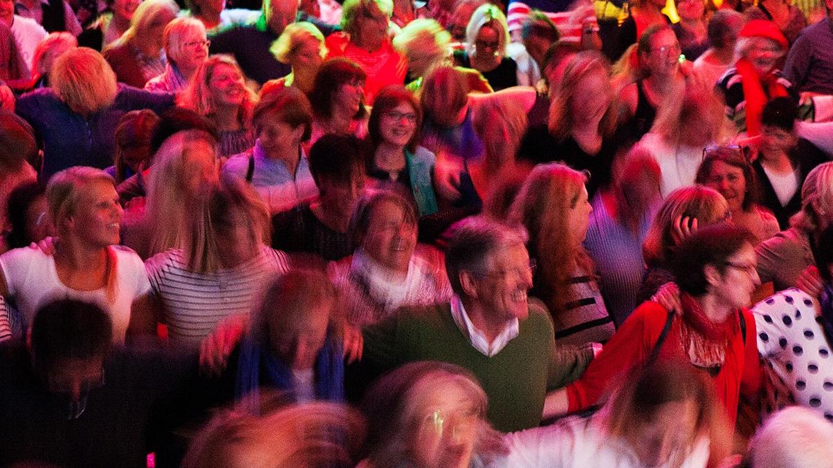 Bilder wie diese wird es so schnell nicht mehr geben. Aber wer im Rudel singen will, kann das jetzt auch per Live-Stream im Internet tun. Bilder wie diese wird es so schnell nicht mehr geben. Aber wer im Rudel singen will, kann das jetzt auch per Live-Stream im Internet tun.