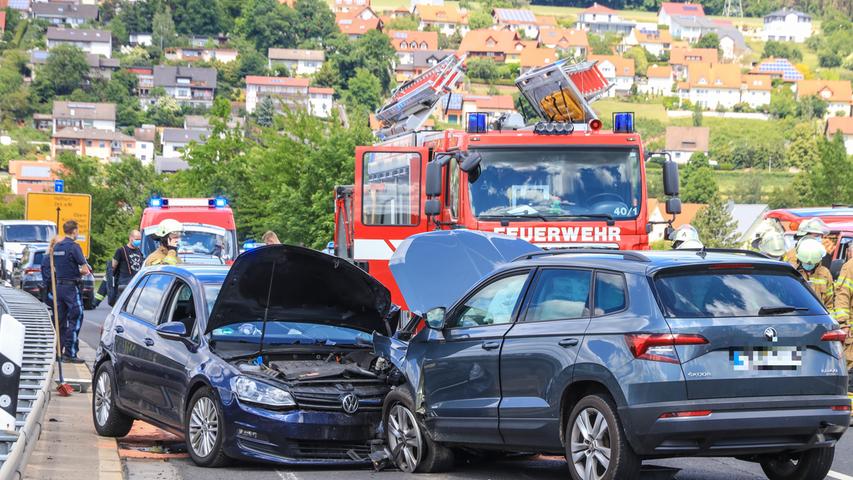 Auto-Crash in Unterfranken: Drei Verletzte nach Frontalzusammenstoß