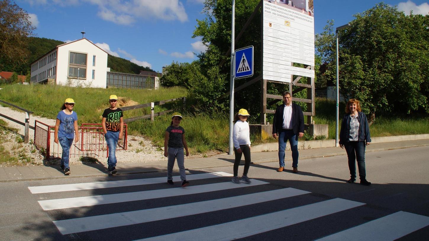 Mehr Sicherheit dank neuem Zebrastreifen in Pilsach