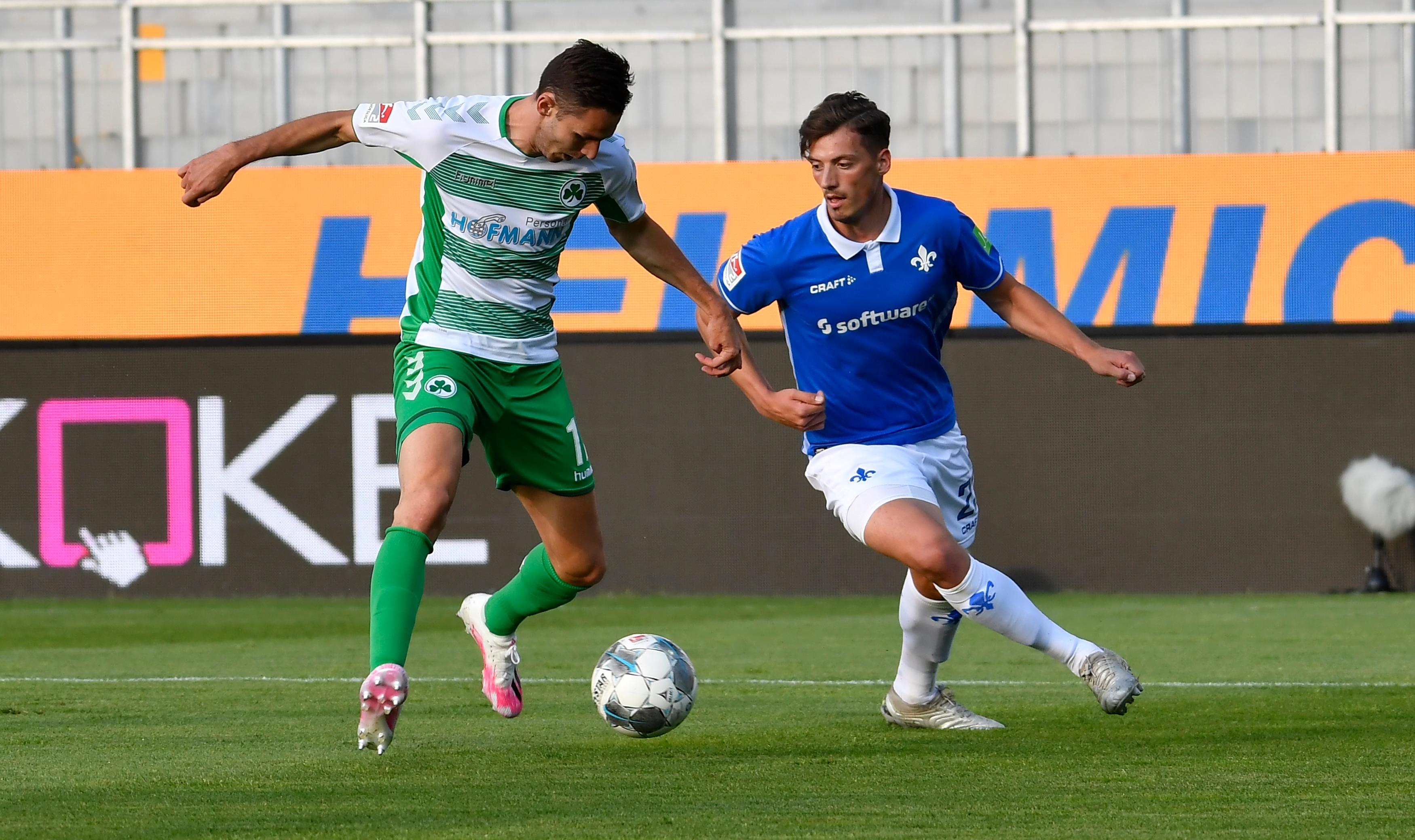 Nicht annähernd so effektiv wie im Hinspiel, als er doppelt traf. Ließ vielmehr eine gute Möglichkeit aus elf Metern verstreichen. Redaktion: 4 | kicker: 3,5 | User: 2,9 (100 Stimmen)