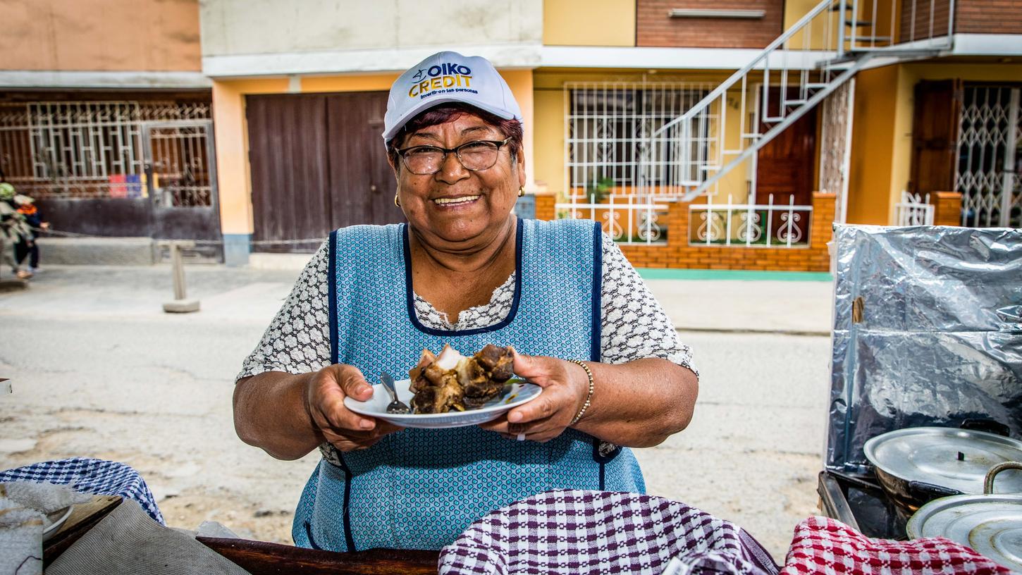 Martha Bautizta Innocente hat ihr Straßenrestaurant in der peruanischen Hauptstadt Lima mit Oikocredit finanziert.