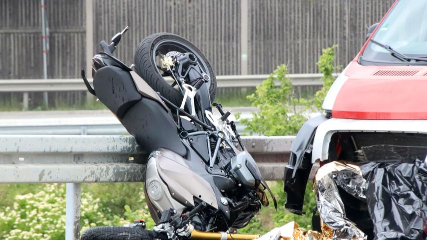 Vater und 15-jähriger Sohn sterben bei Motorradunfall in Oberpfalz