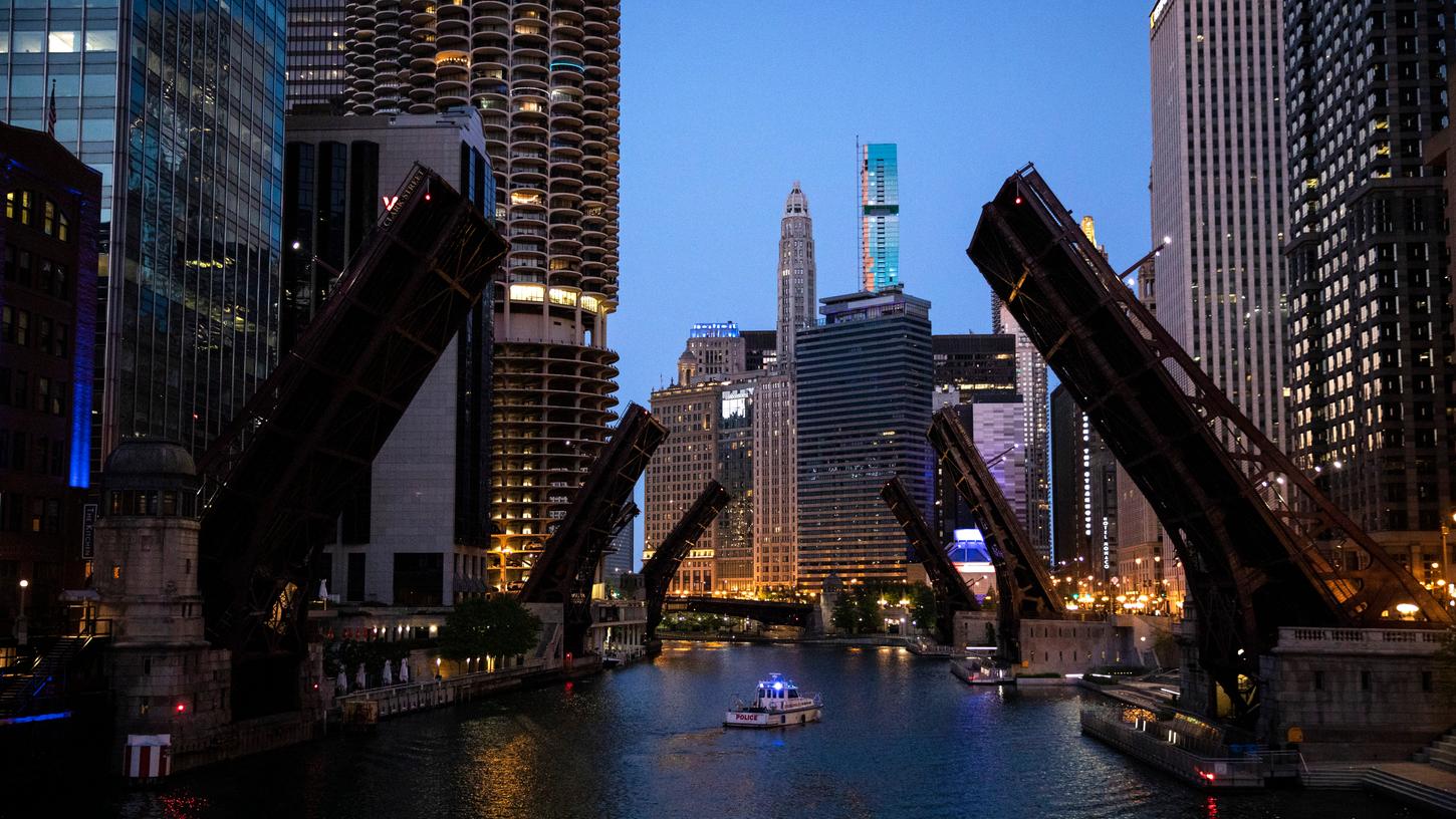 In Chicago wurden die Zugbrücken über dem Fluss während der Proteste hochgezogen, um die Verbindung zu anderen Stadtbezirken abzuschneiden.