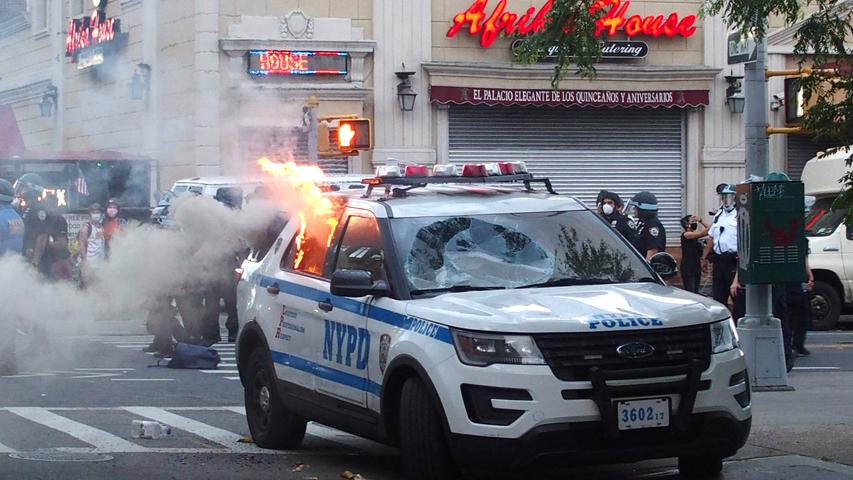 May 30, 2020, New York, New York, USA: George Floyd Protest turn violent. Angry protestors throw bottles at police and then the angry mob destroyed 2 police vans with spray paint and set one police SUV on fire which the fire department came and extinguished it. There were multiple arrests made. 5/30/2020 New York USA - ZUMAct2 20200530zafct2185 Copyright: xBrucexCotlerx