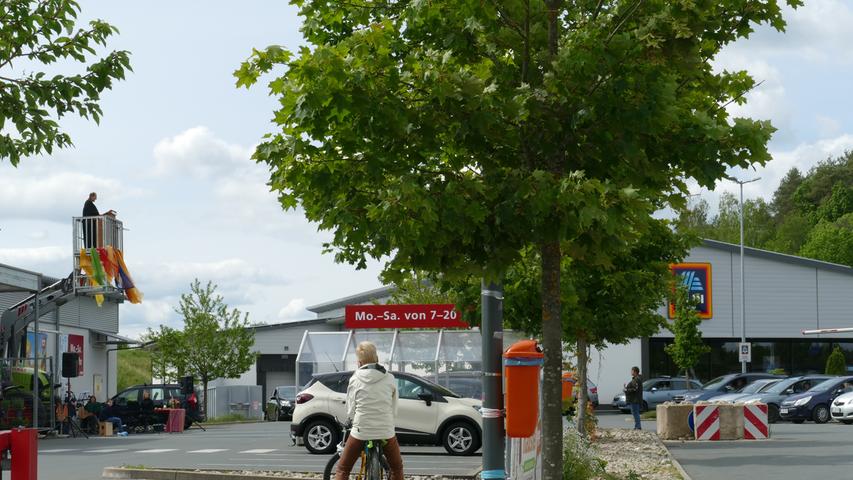 Drive-in Gottesdienst auf Supermarktparkplatz in Plech