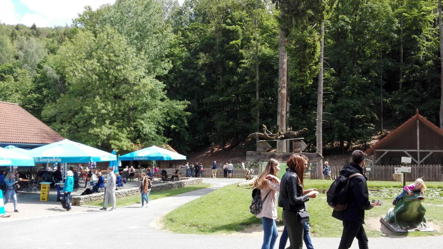 So läuft es im Wildpark Hundshaupten und im Erlebnispark Schloss Thurn
