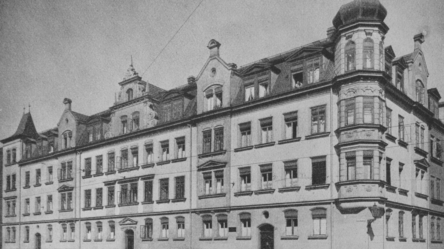 Noch ’n Türmchen, noch ’n Giebelchen: Die Planer der Siemens-Schuckert-Wohnhäuser Gugelstraße 113–117 (von links) sparten nicht an malerischen Details.