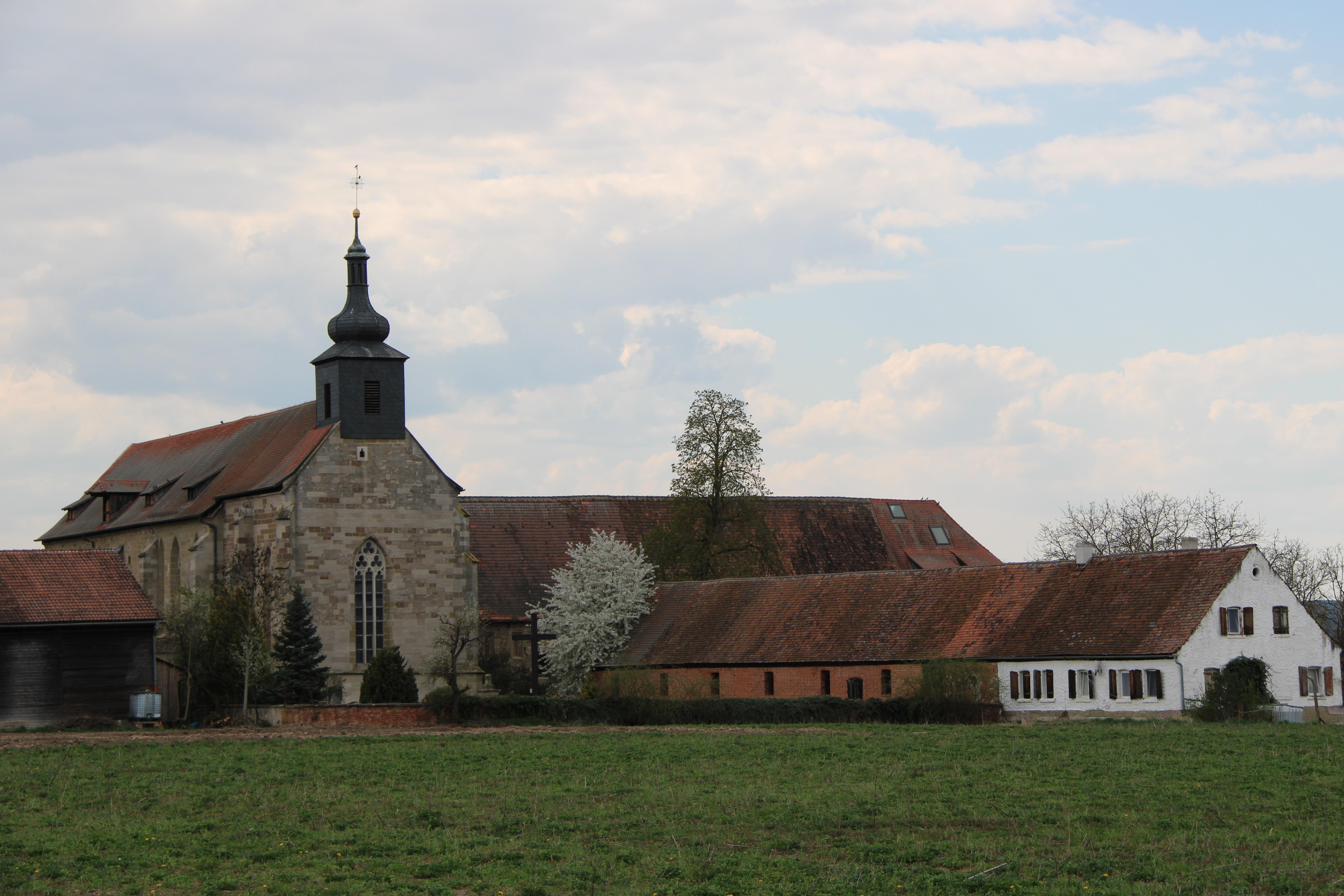 Die "Zwei-Täler-Tour" beginnt in Sugenheim und geht weiter über Langenfeld und Birkenfeld. Insgesamt ist die Strecke 38,2 Kilometer lang. Der tiefste Punkt liegt bei 294 Metern, der höchste bei 390 Meter. Fahrradfahrer müssen 193 Höhenmeter überwinden. 