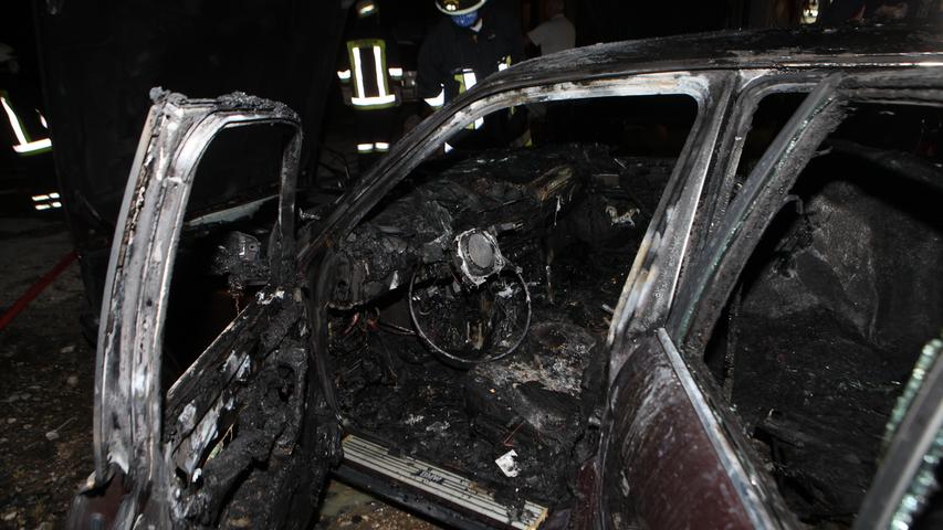 Colmberger Feuerwehr löscht Auto im Vollbrand - Kripo ermittelt nun