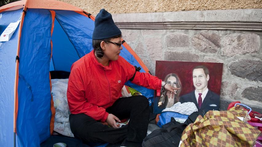 Die Mexikanerin Estíbalis Cháves ist vor der britischen Botschaft in Mexiko in Hungerstreik gegangen. Sie will so das Ticket für die Hochzeit des Prinzen lösen. Reiseveranstalter rechnen derweil mit einem Ansturm von Touristen zur Hochzeit.