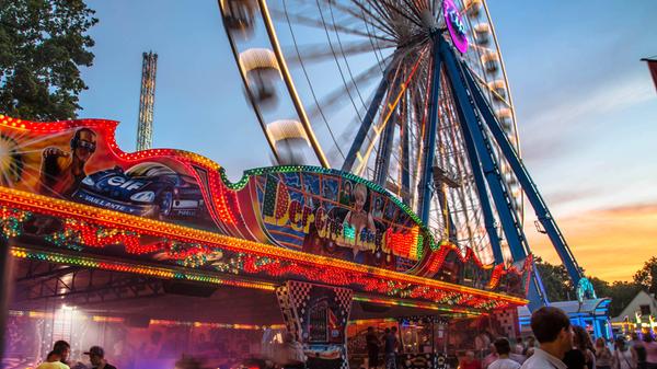 Die Autoscooter sind jährlich ein beliebter Treffpunkt der Jugend. Arne Seebeck hat beim kunterbunten Fahrgeschäft auf den Auslöser gedrückt und erreicht damit Platz 20.