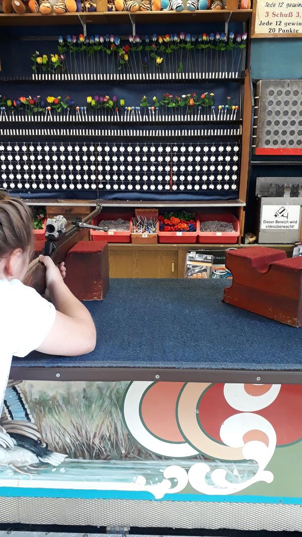 Ob am Schießstand auf der Bergkirchweih ins Schwarze getroffen wurde, wissen wir nicht, aber auf Platz 23 hat es Kathrin Rupprecht auf alle Fälle mit diesem coolen Foto geschafft.