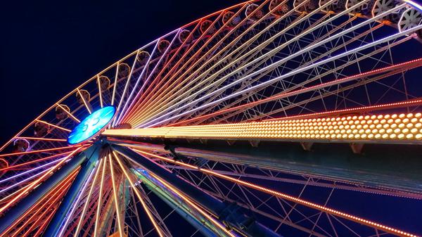 In der Nacht zeigt sich das Riesenrad in seiner kunterbunten Pracht. Agnes Werner erreicht Platz 12 mit ihrem hübschen Foto.