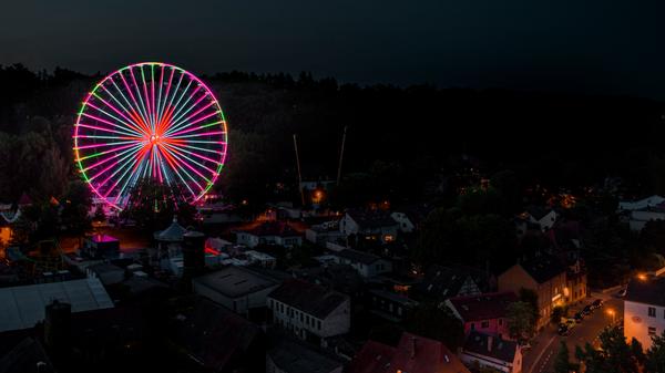 Das Reisenrad bei Nacht hat es vielen Fotografinnen und Fotografen angetan - so auch Michael und Stefan Herrmann, die mit dem stimmungsvollem Bild auf Platz 17 landen.