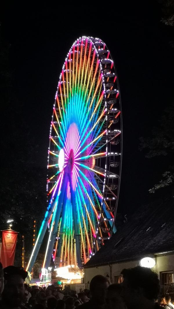 Das Riesenrad ist einfach ein beliebtes Motiv - auch die Userinnen und User finden das und voten das farbenfrohe Bild von Sandra Pakusch auf Platz 9.