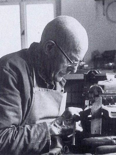 Fritz Wurlitzer fertigte bis zum Alter von 96 Jahren Klarinetten. Ehemalige Mitarbeiter von ihm fanden eine neue Heimat in einem zweiten Produktionsstandort, den die Neustädter Wurlitzers im Vogtland schufen.