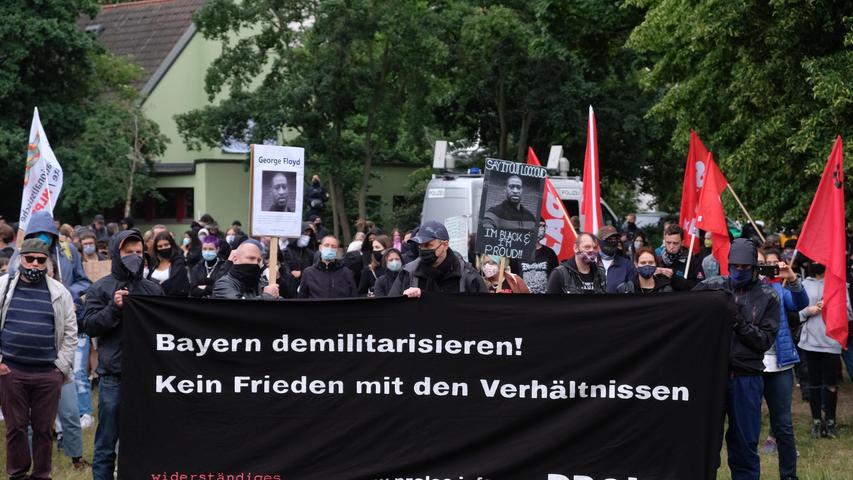 Hunderte demonstrieren in Gostenhof gegen Rassismus 