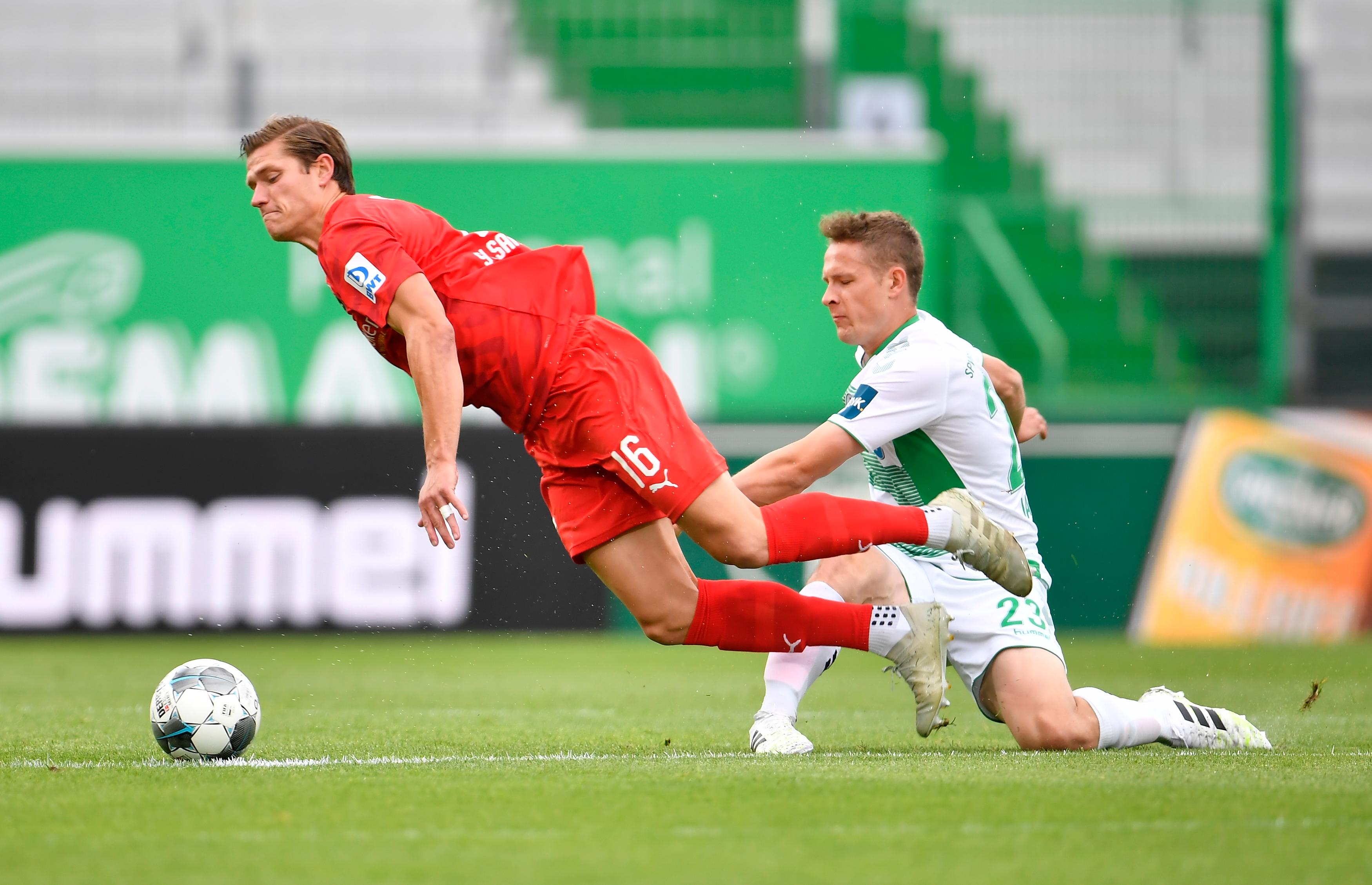 Redaktion: 3,0 | kicker: 3,5 | User: 4,6 (113 Stimmen)