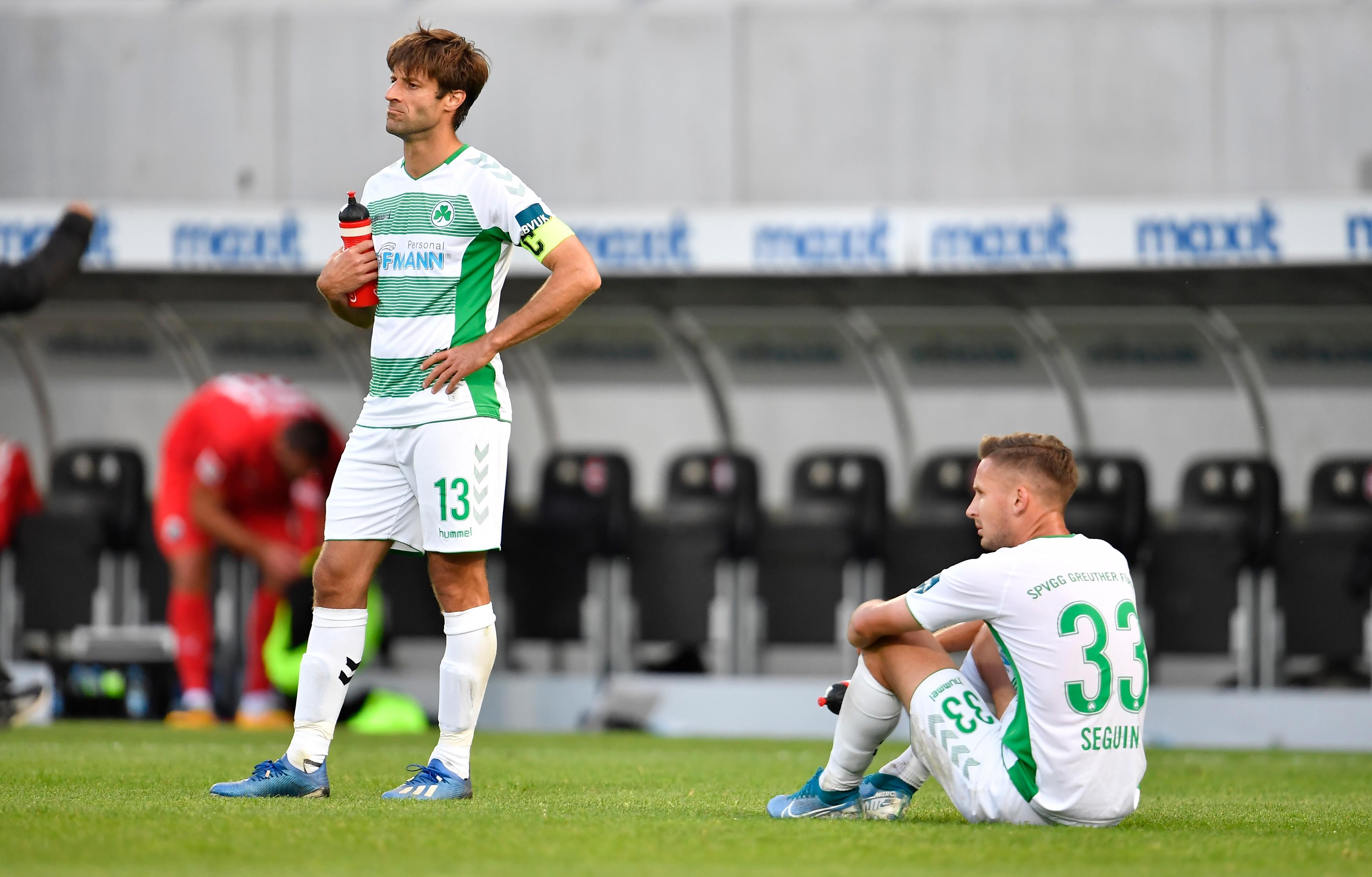 Redaktion: 3,0 | kicker: 4,5 | User: 4,2 (112 Stimmen)