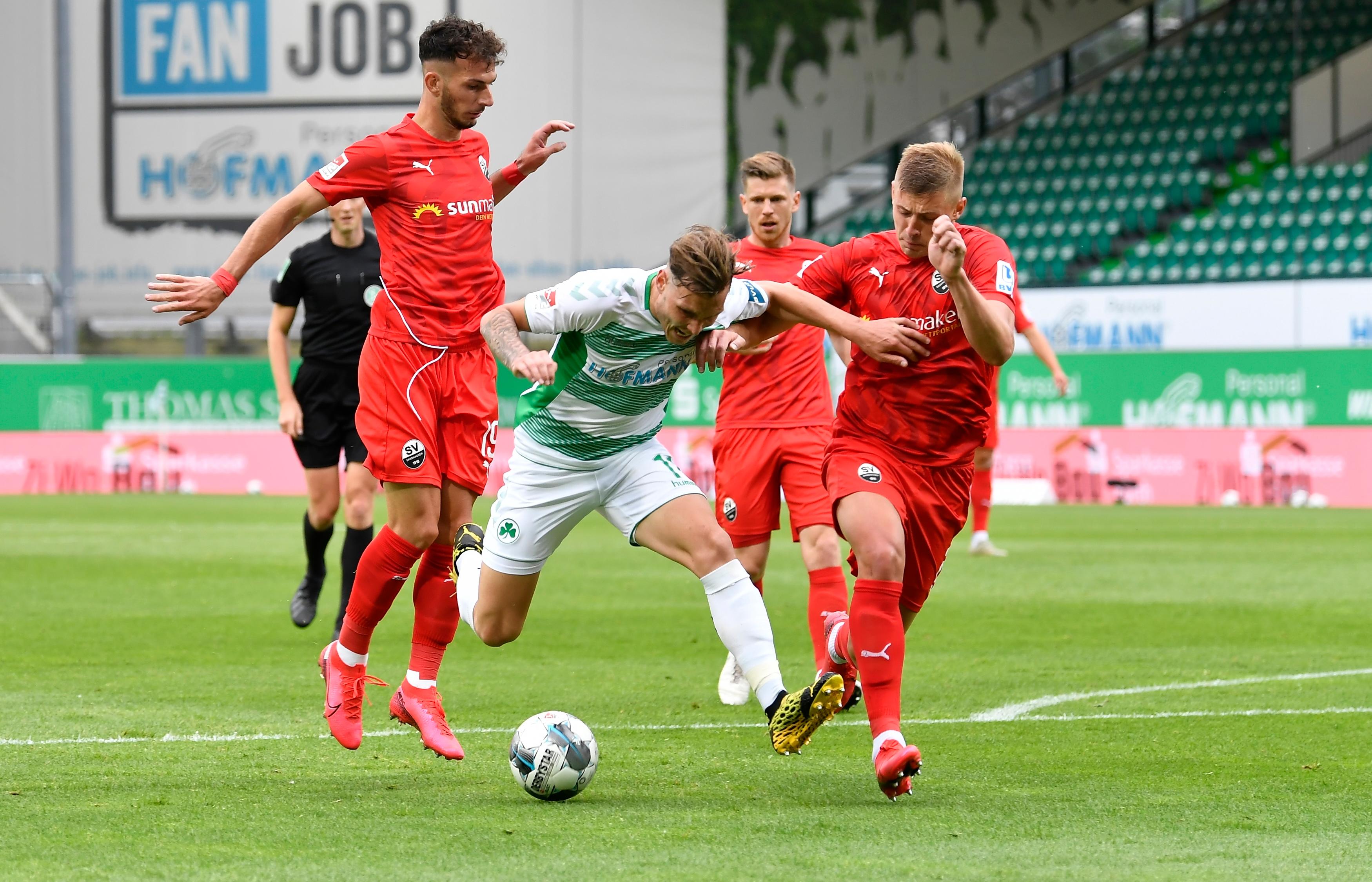 Redaktion: 4,0 | kicker: 4,5 | User: 4,7 (111 Stimmen)