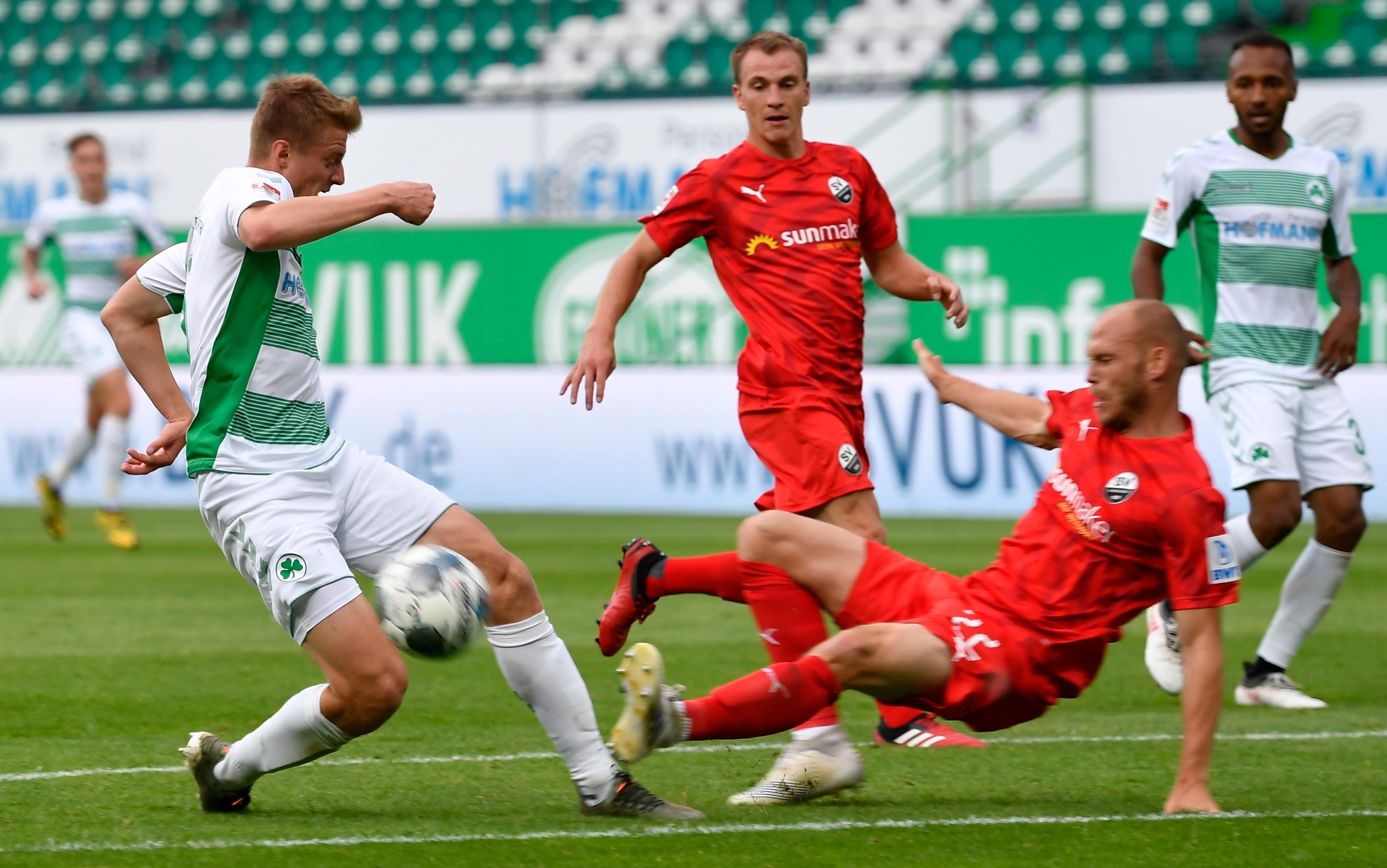 Redaktion: 5,0 | kicker: 4,5 | User: 5,1 (113 Stimmen)