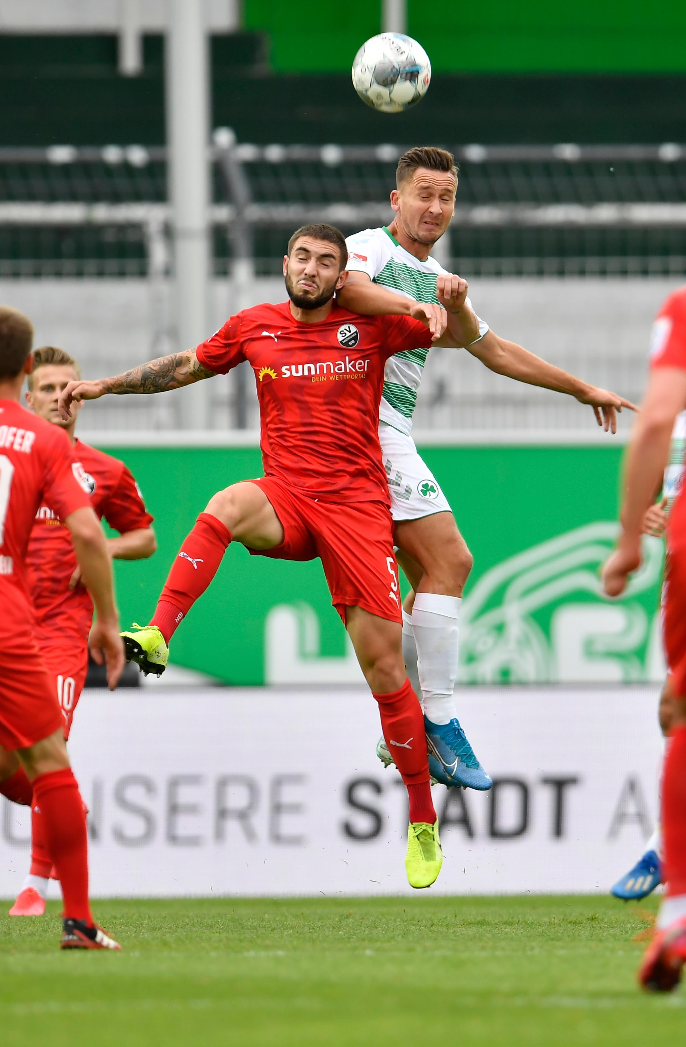 Redaktion: 2,0 | kicker: 3,0 | User: 4,6 (112 Stimmen)