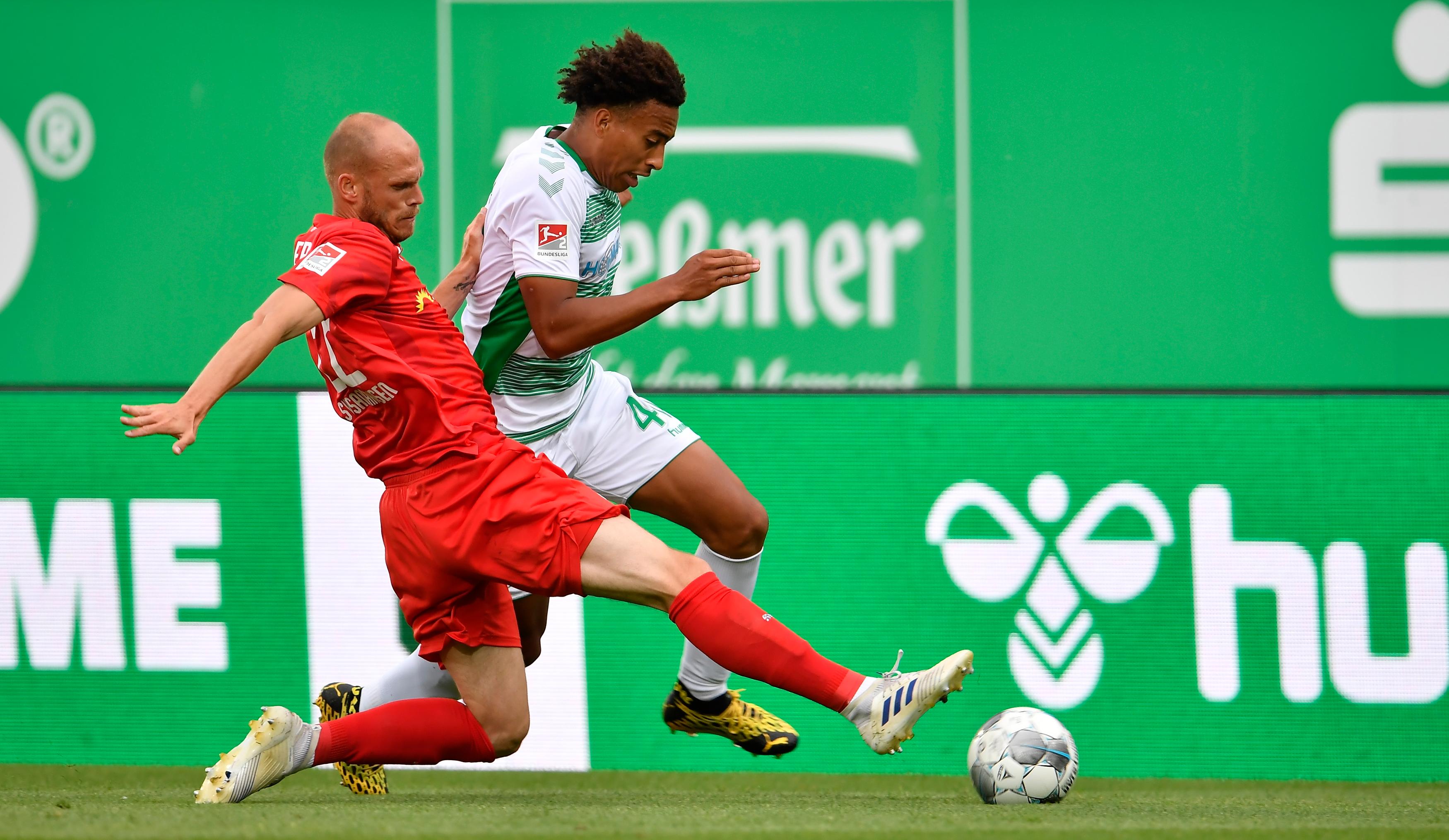 Redaktion: 4,0 | kicker: 4,0 | User: 4,8 (112 Stimmen)