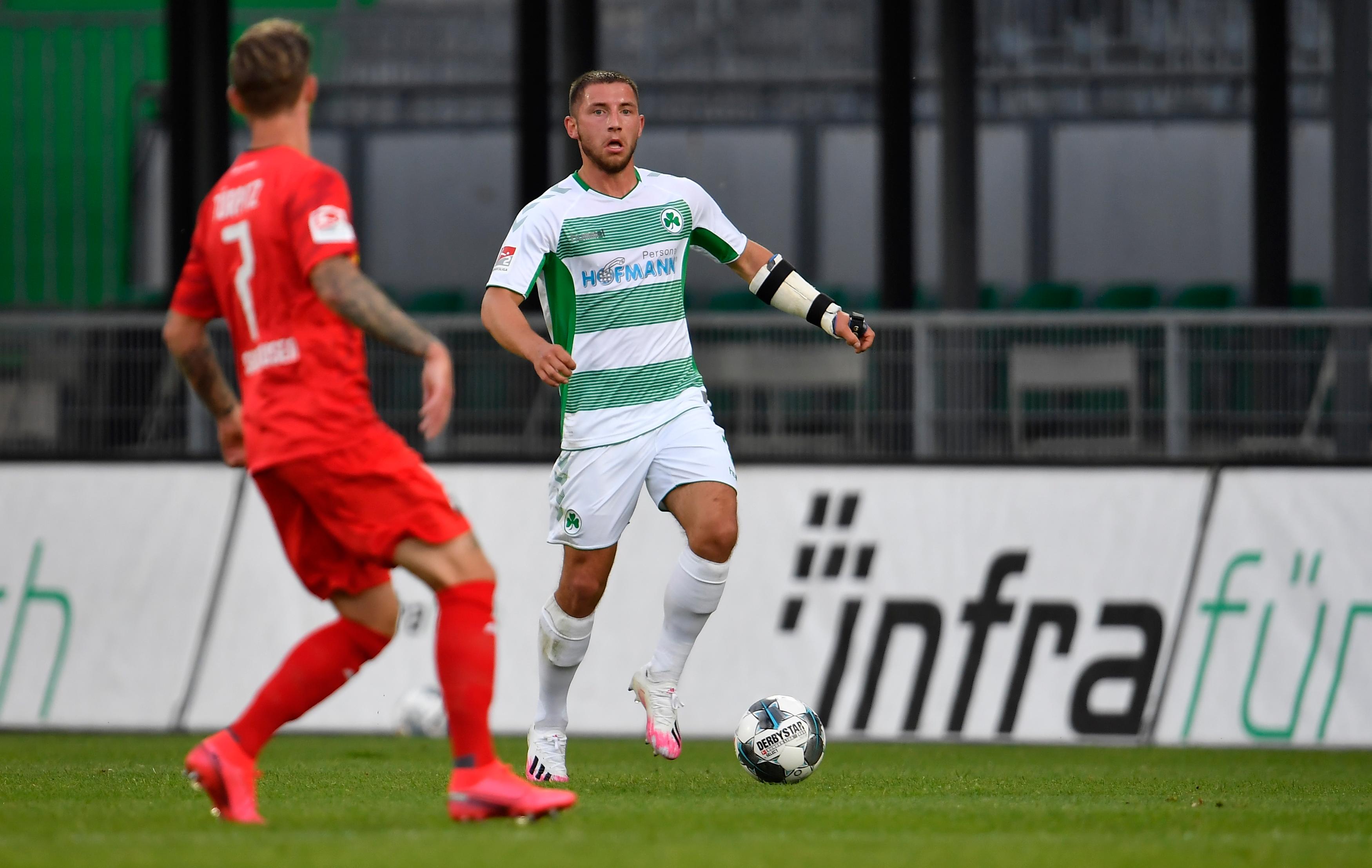 Redaktion: - | kicker: 3,5 | User: 4,4 (111 Stimmen)