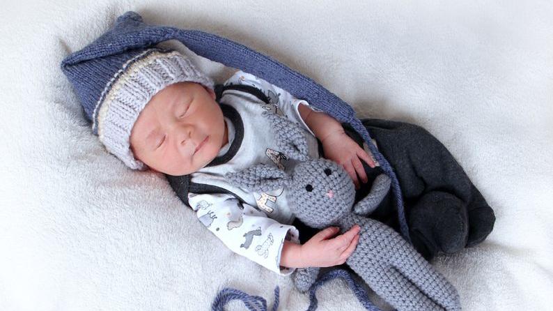 Der kleine Leo kam am 27. Mai zur Welt. Dabei war er 52 Zentimeter groß und wog 3250 Gramm. Leo wurde im St. Theresien-Krankenhaus geboren.