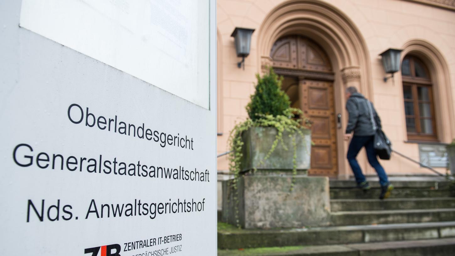 Die Generalstaatsanwaltschaft Celle ermittelt gegen den 21-jährigen Hildesheimer, weil dieser in einem Internet-Chat eine Anschlag gegen Muslime angekündigt haben soll.