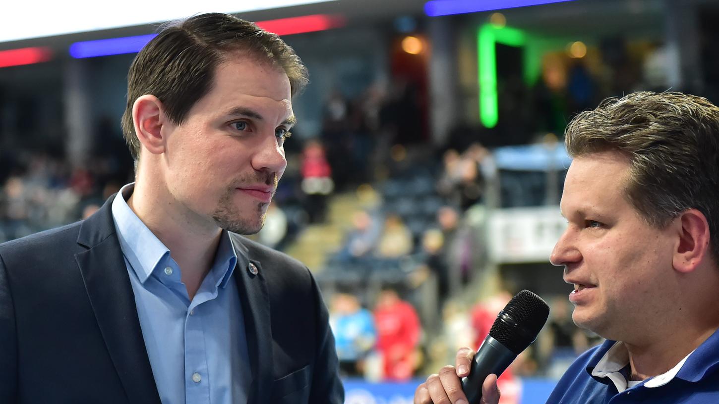 Geschäftsführer des HC Erlangen René Selke (links) im Interview mit der Nürnberger Zeitung. Geschäftsführer des HC Erlangen René Selke (links) im Interview mit der Nürnberger Zeitung.