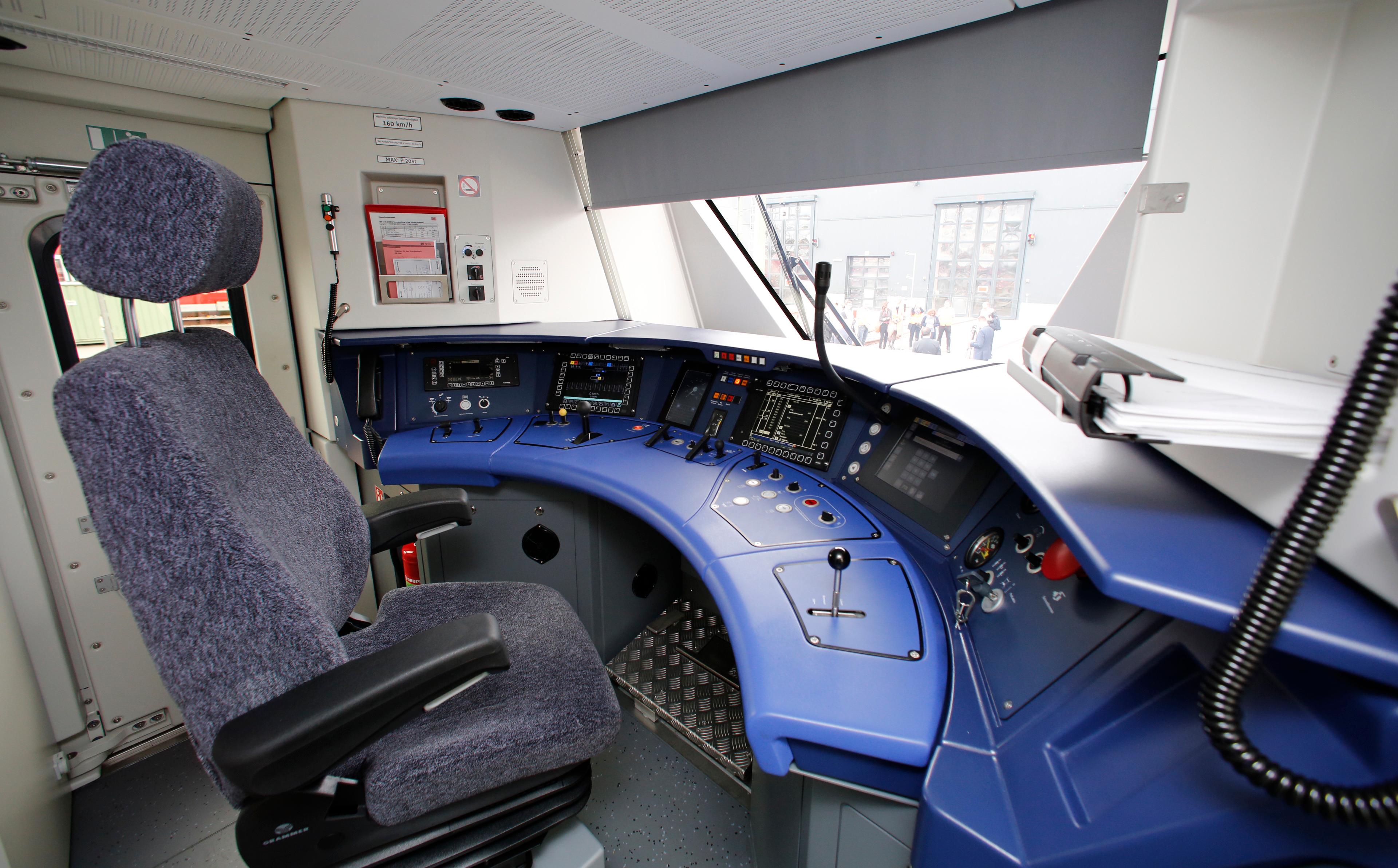 Auch ein Blick ins Cockpit der neuen S-Bahnen ist erlaubt.