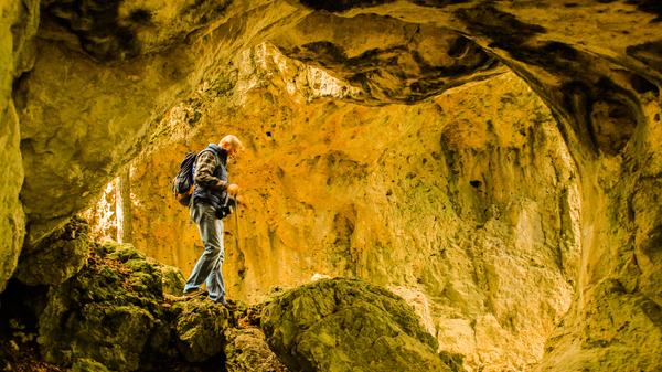 "Anbei ein Foto von meiner letzten Wanderung in der Fränkischen Schweiz: der Schwingbogen bei Muggendorf", schreibt uns unsere Leserin Doris Frankl. "Vielleicht würden Sie es gerne veröffentlichen? Ich würde mich sehr freuen." Einen so beeindruckenden Schnappschuss veröffentlichen wir freilich gern.