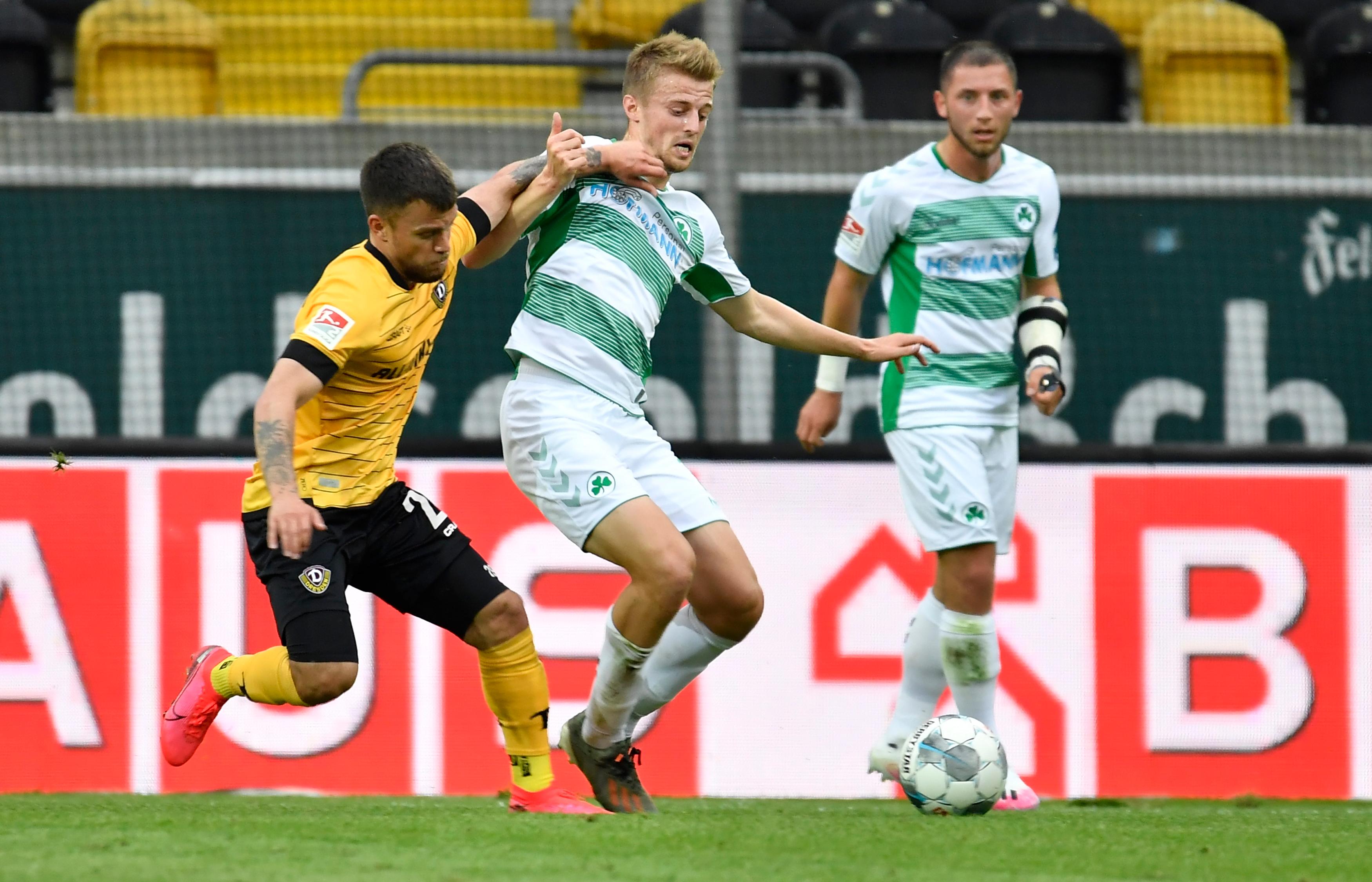 Vergab bei einer Ecke eine aussichtsreiche Kopfballchance (68.). Bemüht, aber mit wenig Durchschlagskraft. Redaktion: 4 | kicker: 3,5 | User: 4,3 (96 Stimmen)