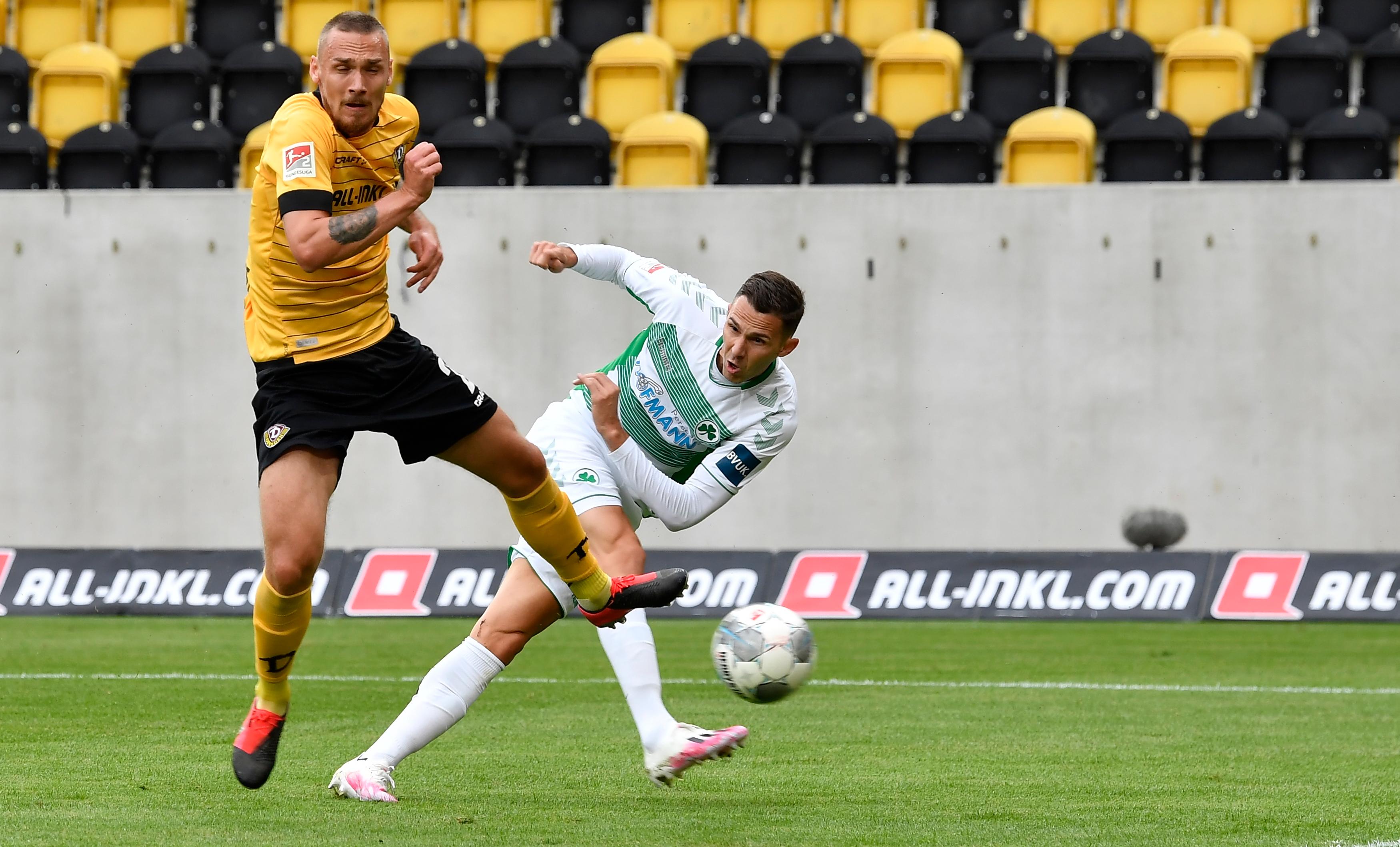 Arbeitete viel nach hinten mit, hatte gute Ideen und brachte sich auch immer wieder in gute Postionen, nur der Abschluss fehlte. Redaktion: 3 | kicker: 3,5 | User: 3,5 (122 Stimmen)