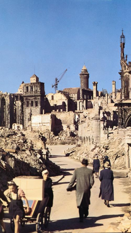 Neben den Aufnahmen von den Nürnberger Prozessen machte Ray D'Addario auch immer wieder Bilder von der zerstörten Stadt.