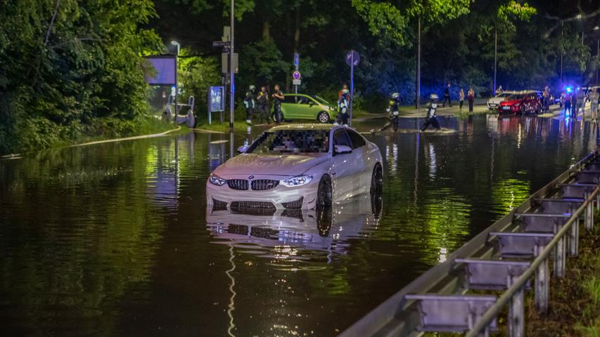 Nürnberger Unterführung nach Starkregen überschwemmt