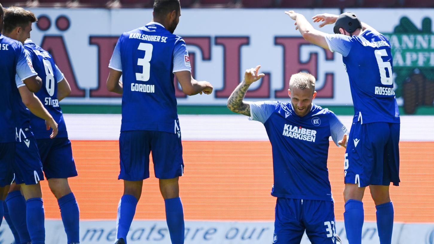 Freude in Karlsruhe: Die Badener überholen den FCN in der Tabelle. Freude in Karlsruhe: Die Badener überholen den FCN in der Tabelle.