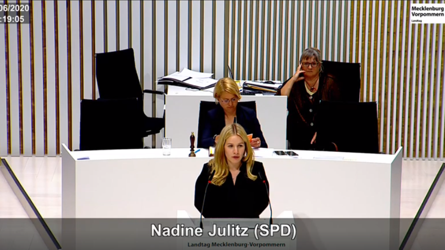 Die SPD-Politikerin Nadine Julitz machte in ihrer Rede im Landtag von Mecklenburg-Vorpommern auf Sexismus in der Politik aufmerksam. 