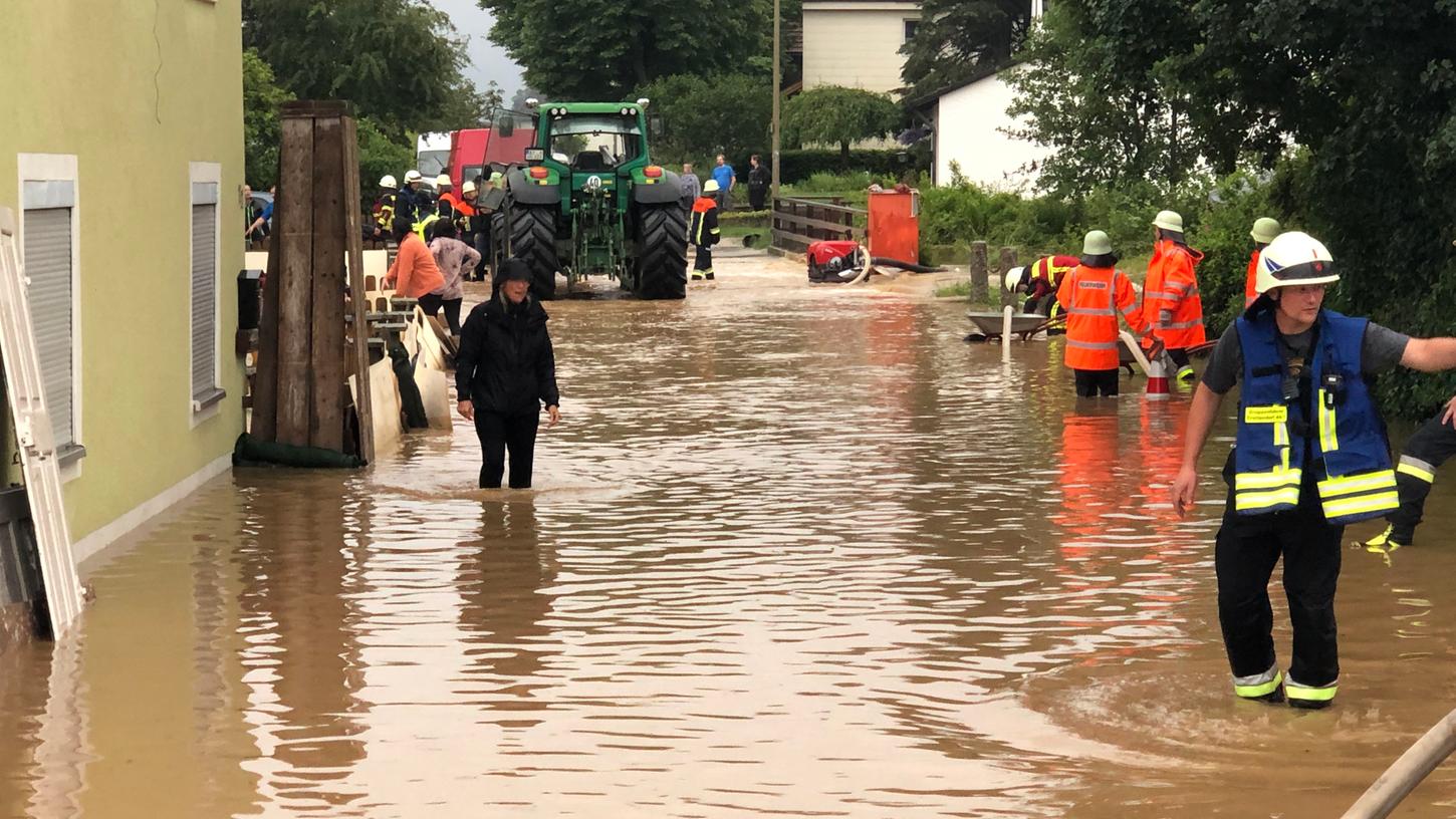 Nach Gewittern: Straßen und Keller in Oberfranken überflutet