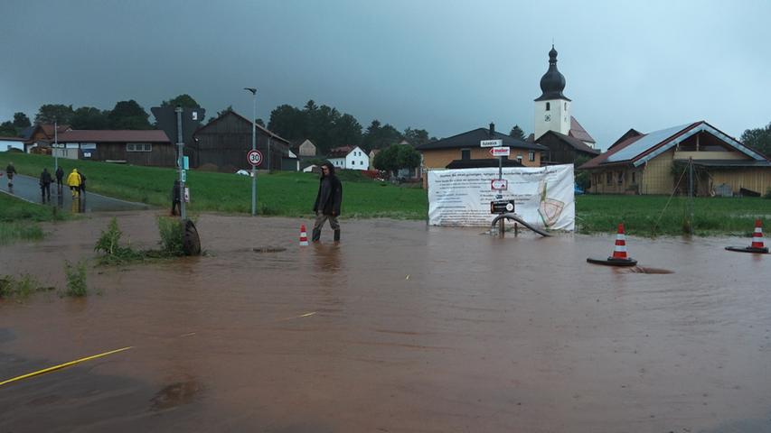 Schlamm und Wassermassen: Starke Überschwemmungen in der Oberpfalz