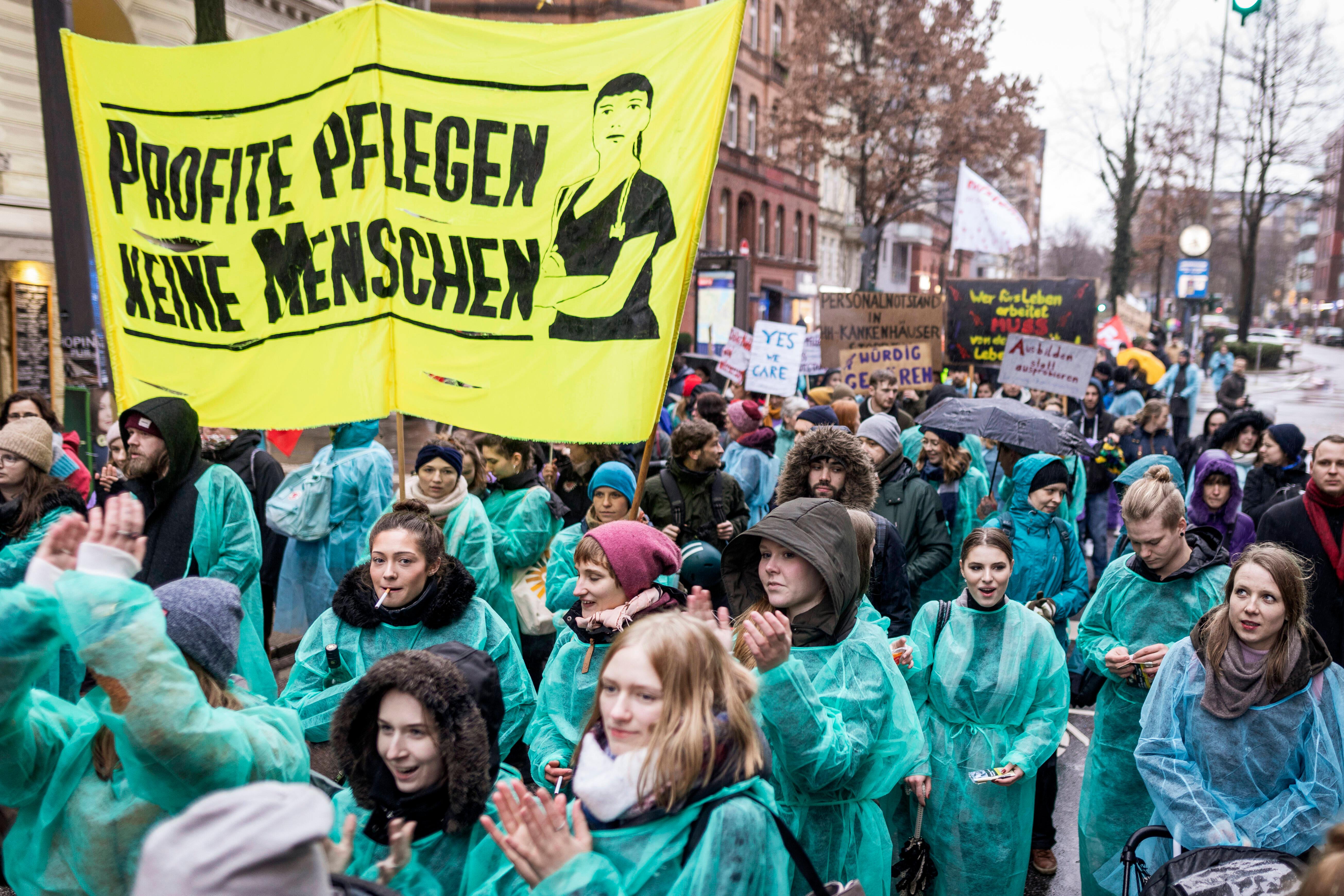 Profitdruck Pflegekrafte Protestieren In Nurnberg Nurnberg