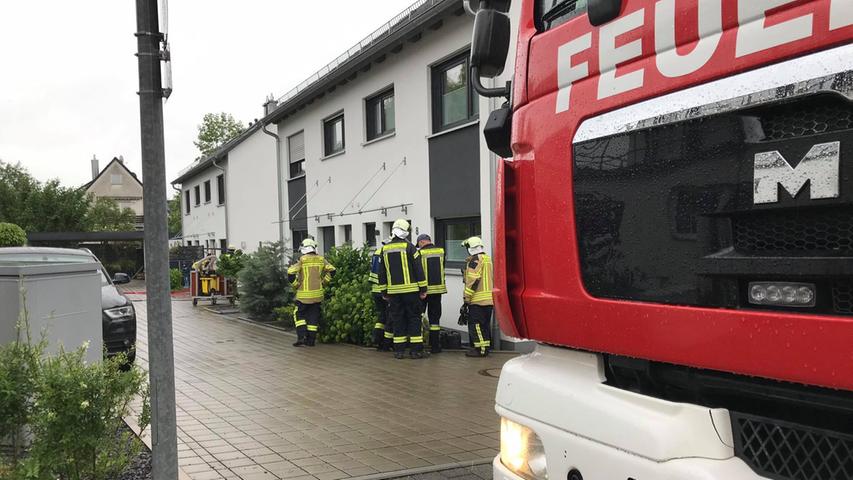 Volle Keller, überschwemmte Plätze: Region Forchheim kämpft gegen Wassermassen