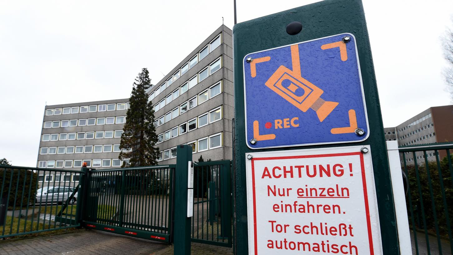 Das Gebäude des Niedersächsischen Verfassungsschutzes: Die Behörde stellt nach einer Panne sämtliche Arbeitsabläufe auf den Prüfstand. 